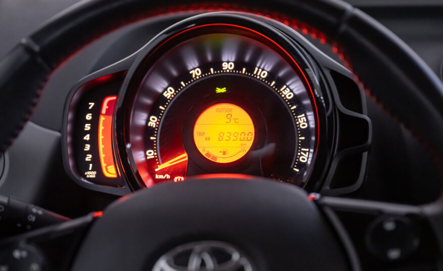 TOYOTA AYGO 1.0 X-PLAY