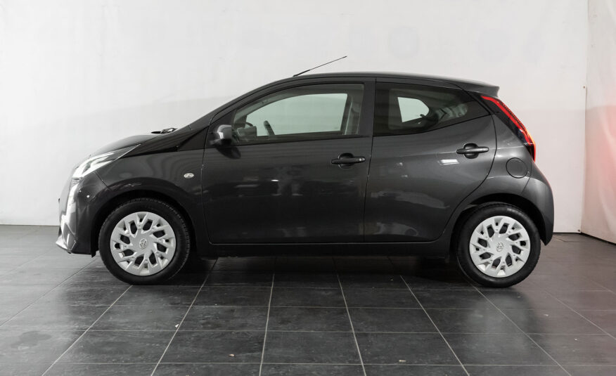 TOYOTA AYGO 1.0 X-PLAY