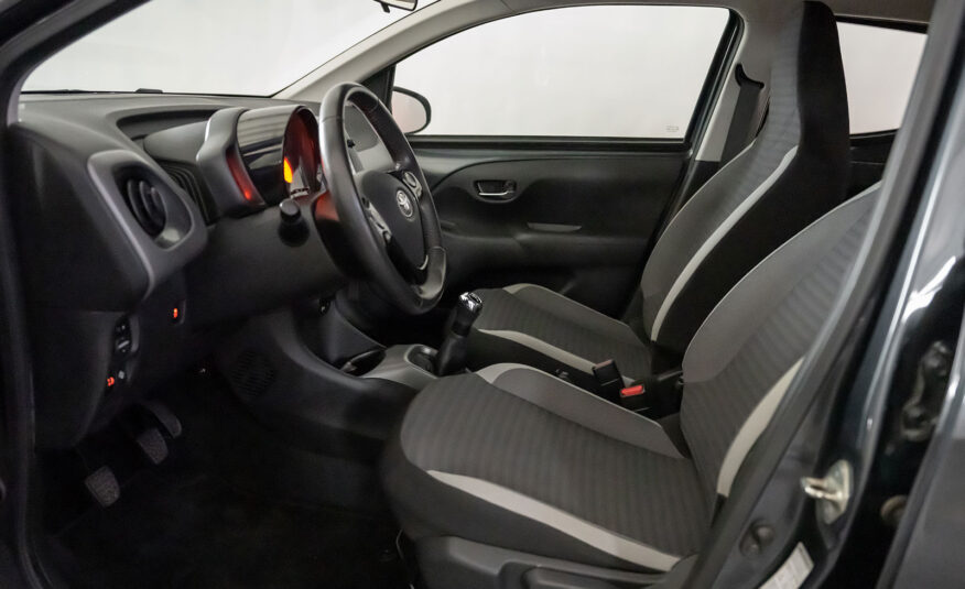 TOYOTA AYGO 1.0 X-PLAY