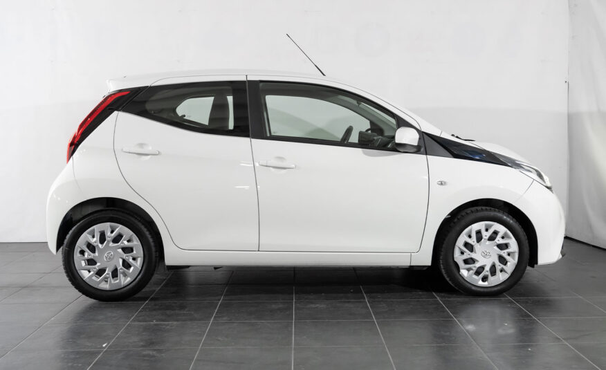 TOYOTA AYGO CONNECT 1.0 X-PLAY