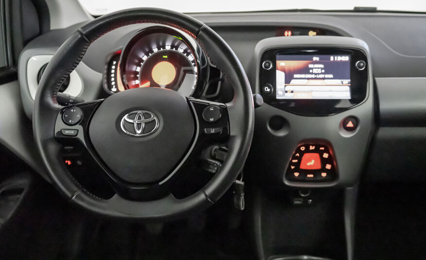 TOYOTA AYGO CONNECT 1.0 X-PLAY