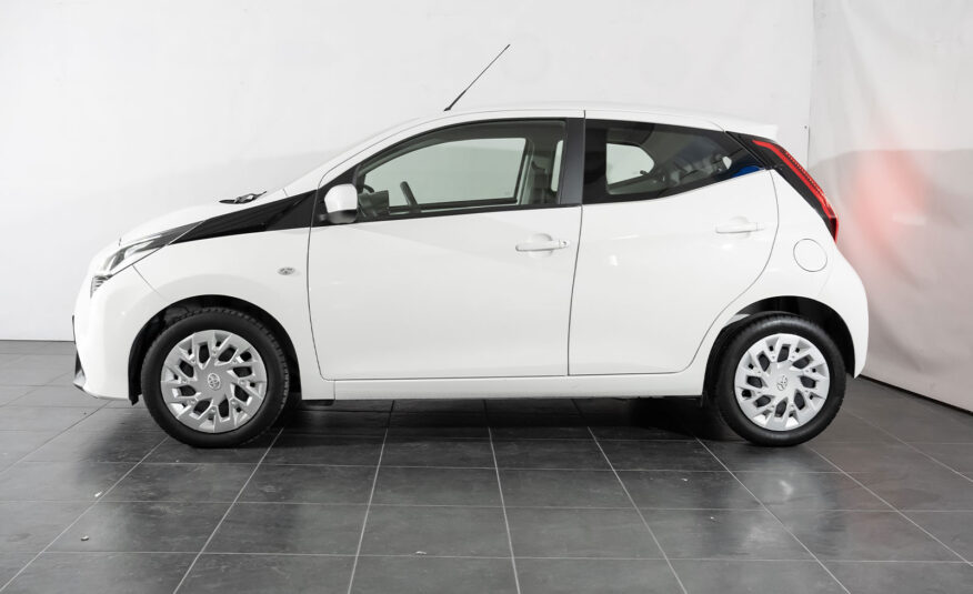 TOYOTA AYGO CONNECT 1.0 X-PLAY