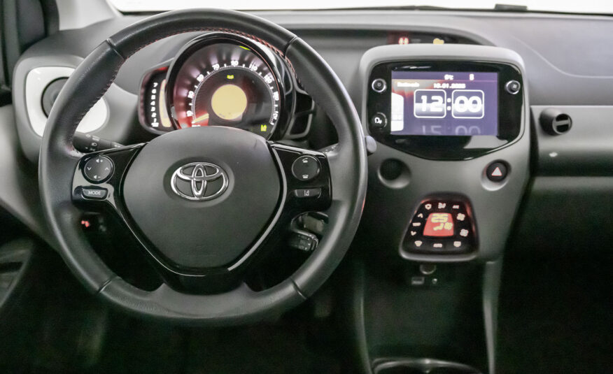 TOYOTA AYGO CONNECT 1.0 X-PLAY